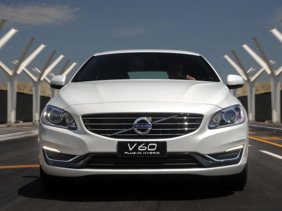  Volvo V60 D6 Plug-In Hybrid 2013 года  (фото 3 из 25)